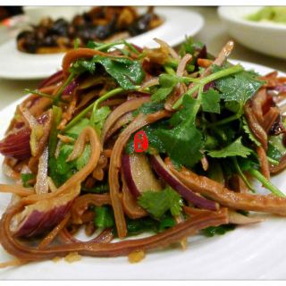 老北京的芥末鸭掌,鲁菜的葱烧海参,河北的拌驴板肠,东