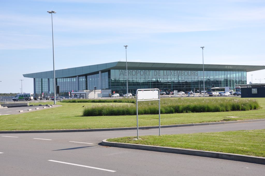 下图卢森堡国际机场 d2,参观卢森堡市区的主要景区.