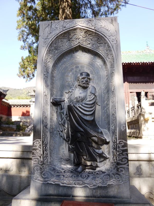 立雪亭,相传这里是二祖慧可向达摩祖师断臂求法的地方.