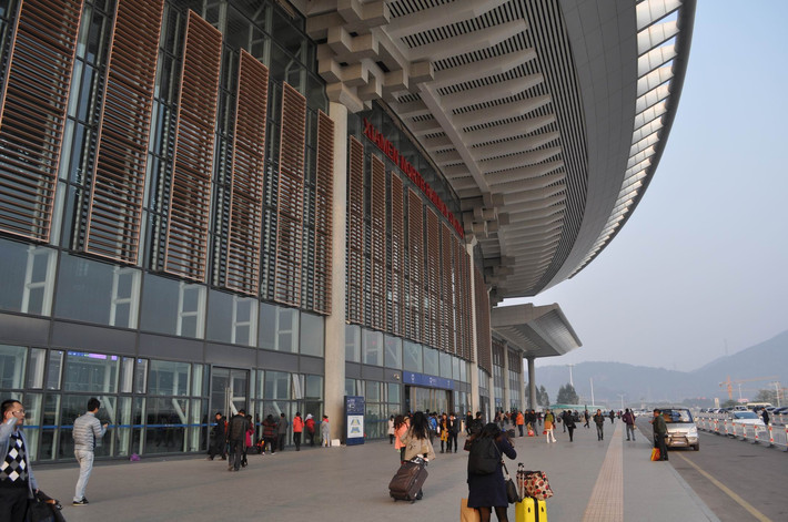        厦门北站外景,造得像机场