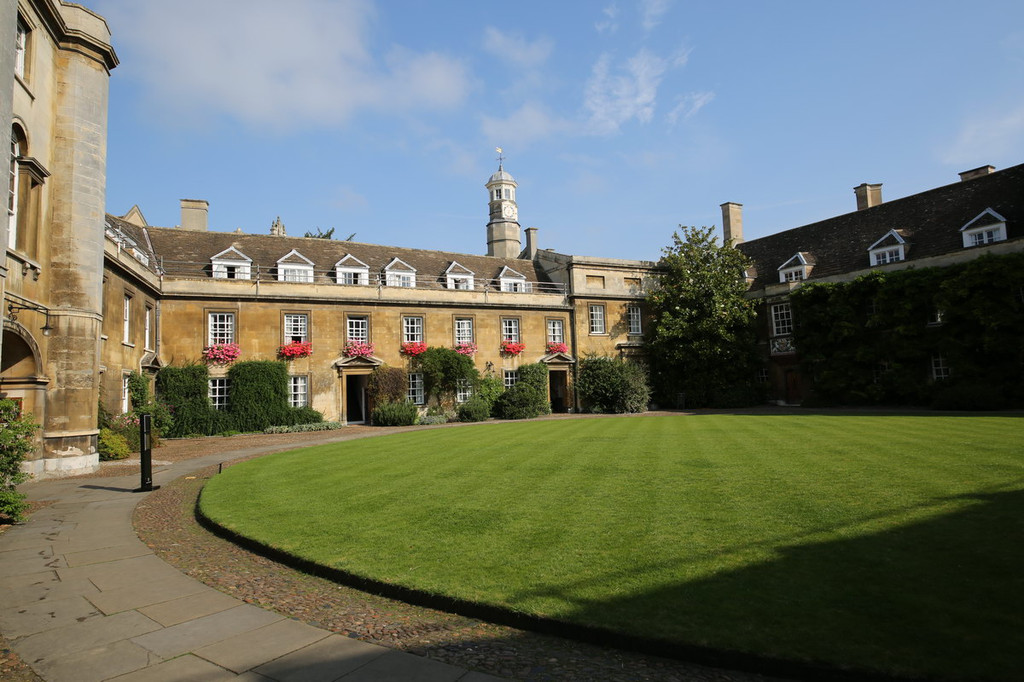 剑桥大学基督学院(英国大学里边,好多学院实际上是宿舍,英语说