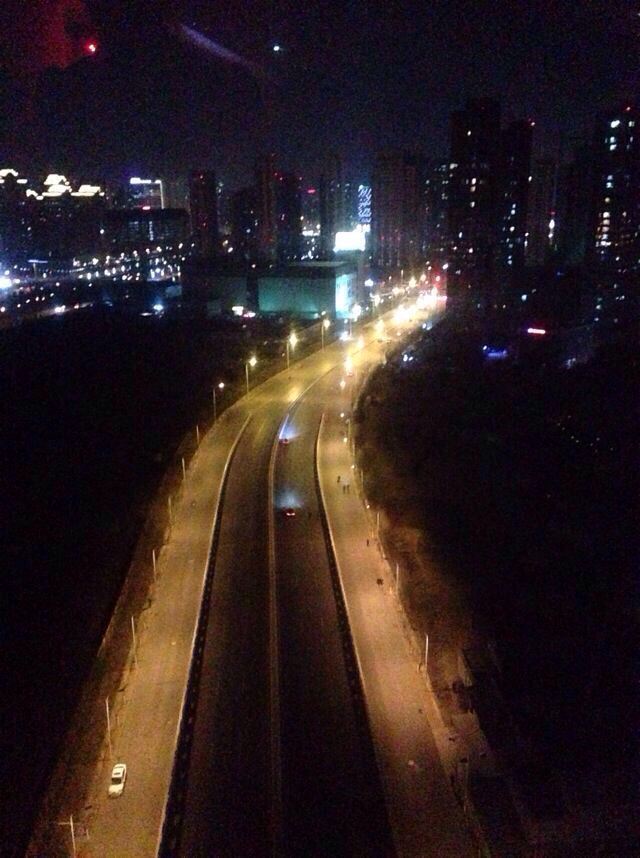 孤独的街道,突然有些失落