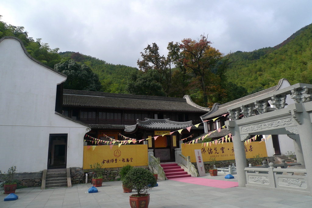 朝拜金峨寺