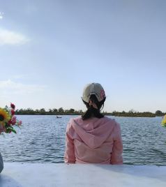 盐池游记图文-一湖碧水里的绿洲
