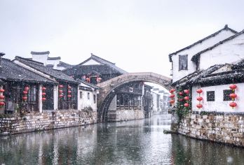 浙江乌镇+南浔一日游【纯玩双水乡 赏日景+夜景 主城上门接】【一天游玩2大5A级水乡古镇，同时可欣赏到南浔水乡的夜景】