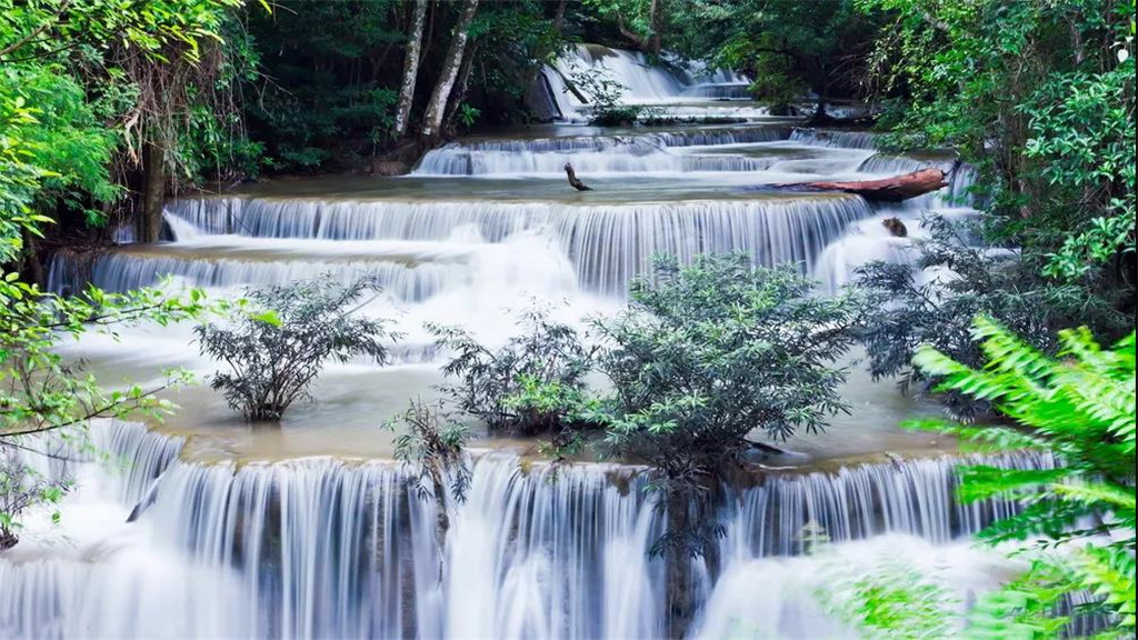 周洛龙潭风景区