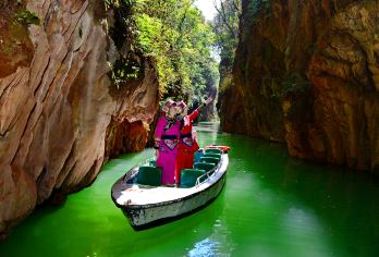 昆明石林+九乡纯玩一日游【九乡段新套票◆含双索道双游船】【[自有品牌]天天发班，质量保证，玩转两大景点，AAAAA级景区地上看石林+AAAA级景区地下探九乡。】
