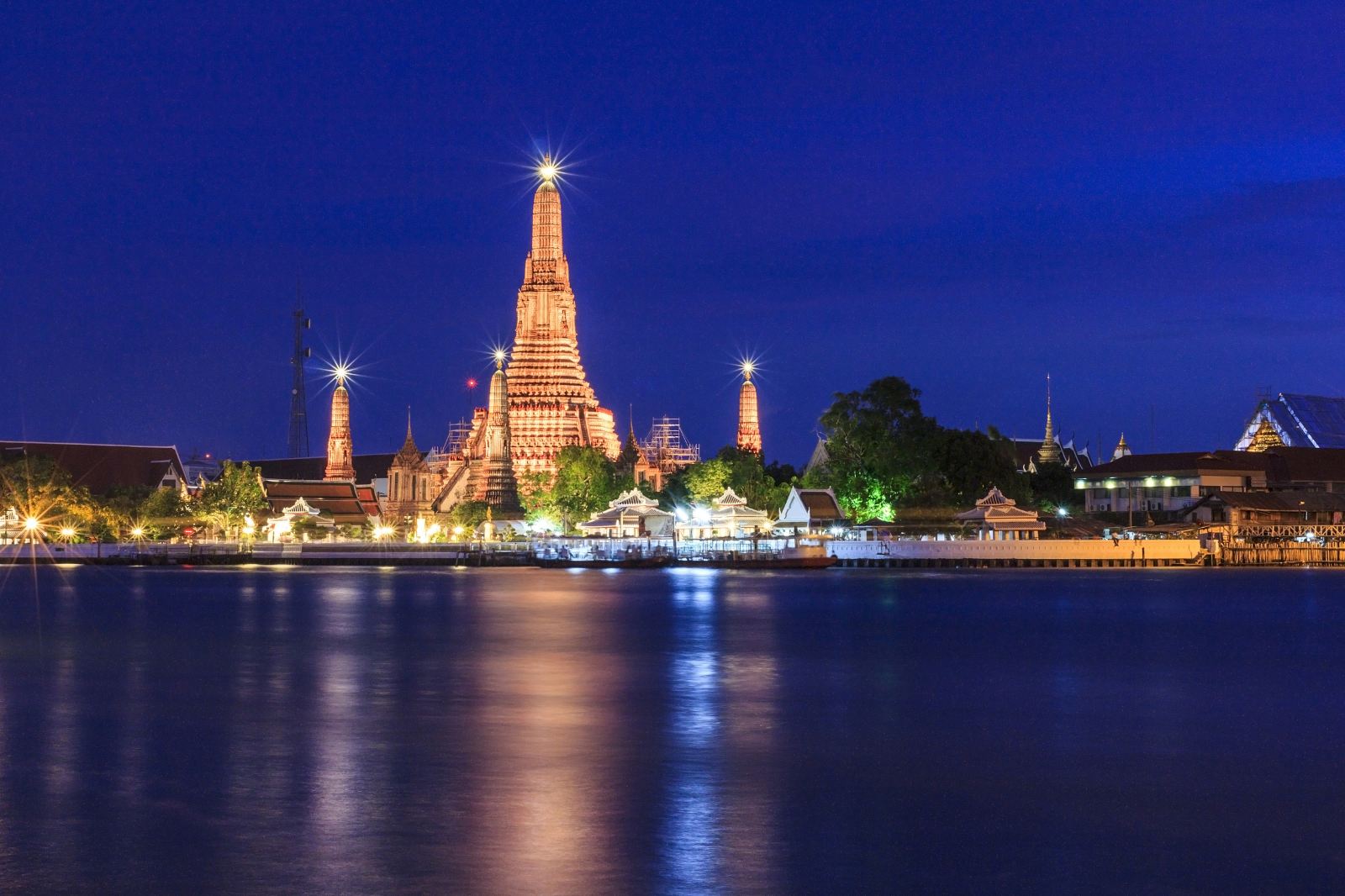 泰国曼谷 璀璨明珠号夜游湄南河