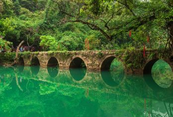 贵州贵阳荔波小七孔景区一日游【含门票】【真正纯玩不进购物店】【“中国小九寨”,荔波小七孔应被美誉为中国喀斯特上的东方明珠】