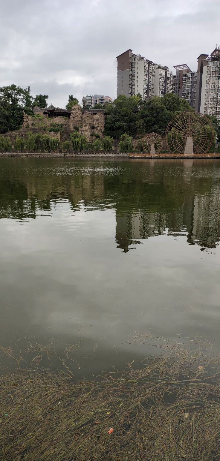 蓝天碧海夜啤酒广场