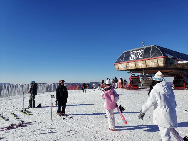 PG电子游戏- PG电子平台- PG电子官方网站亚布力与北大湖：冬季滑雪的双雄之争与新机遇
