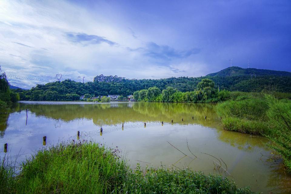 金色螳螂川风景区