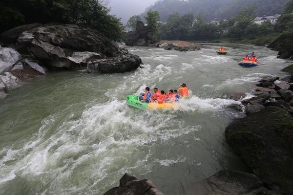 安徽石台怪潭漂流来一场"湿身"之旅
