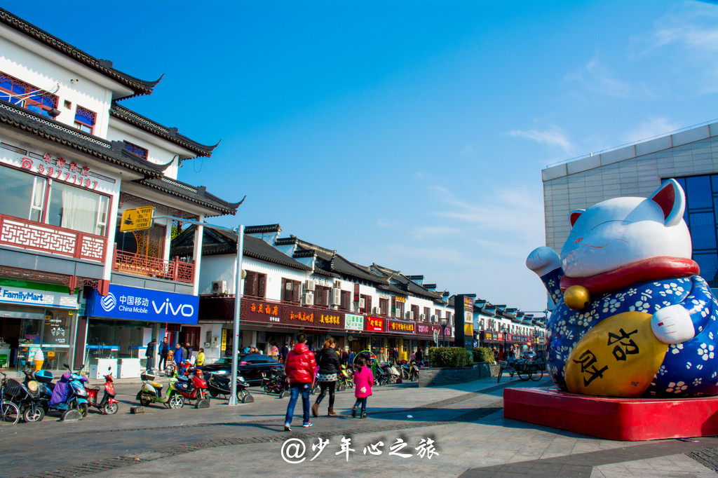 坐地鐵9號線(4號出口下),出地鐵左轉不用過馬路就有一個公交站,坐松朱