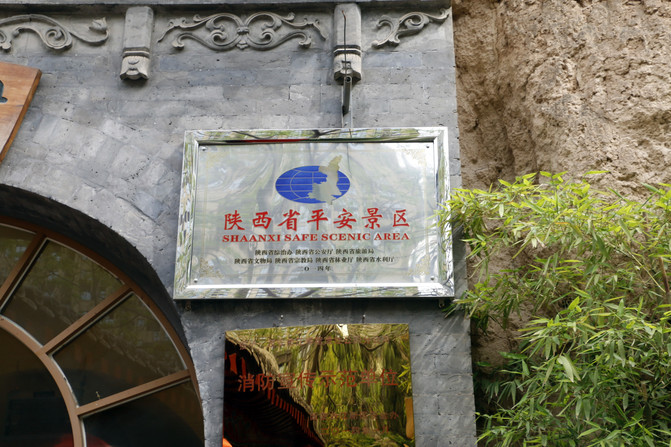 10040r000000gth5pE454_C_671_10000_Q90.jpg