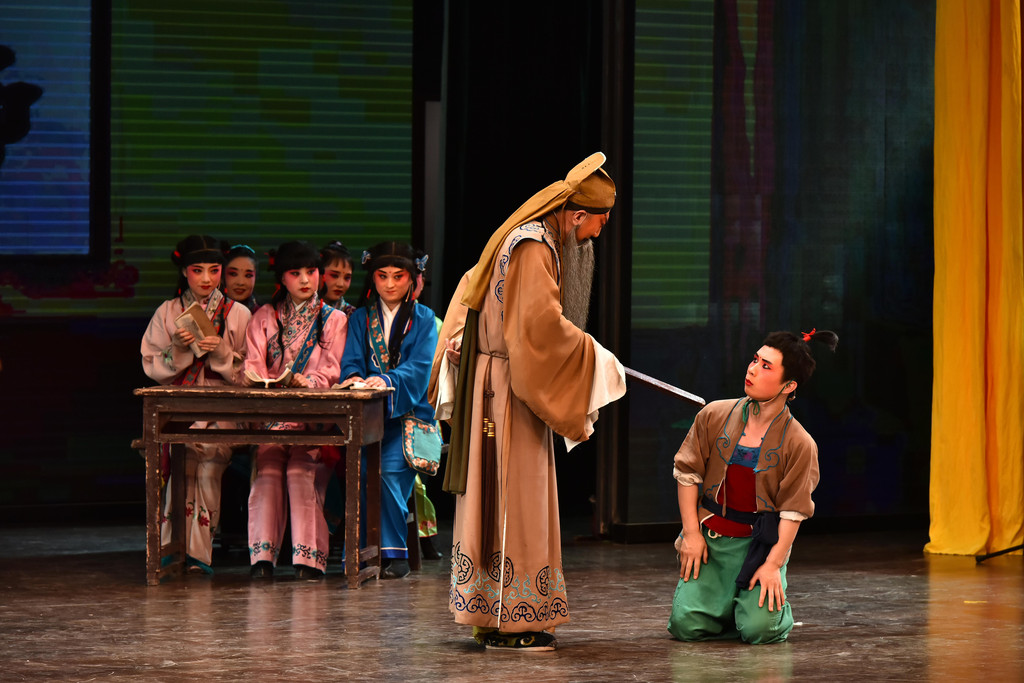 起源于汉代的道情说唱,唐宋时期由宫廷走向民间.