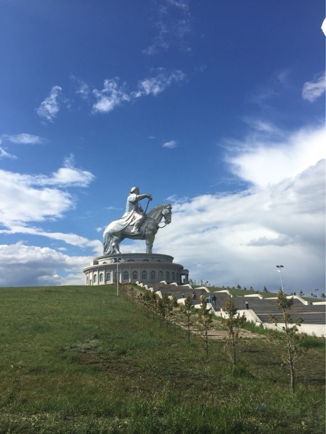 成吉思汗騎馬塑像