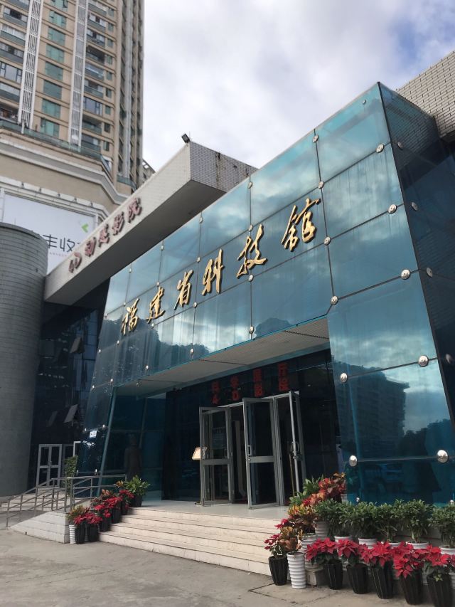 5分 超棒景色3趣味5性价比5 在五一广场旁边.有很多小学生去参观