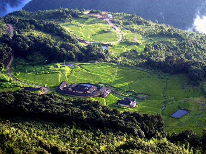 高山围龙屋