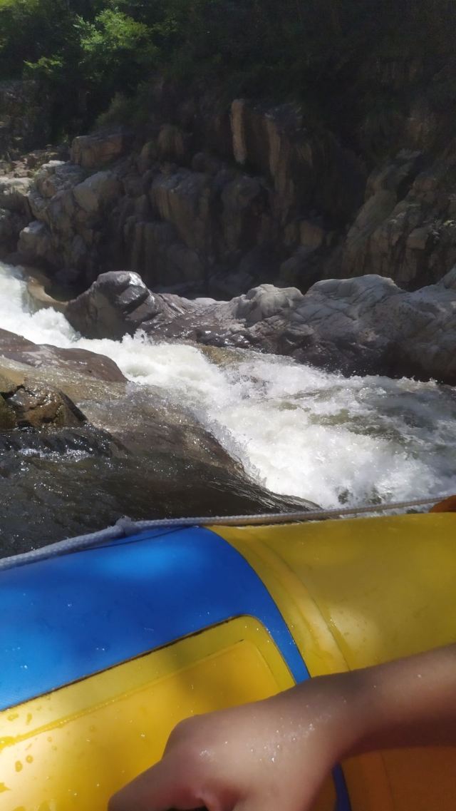 金刚台峡谷漂流