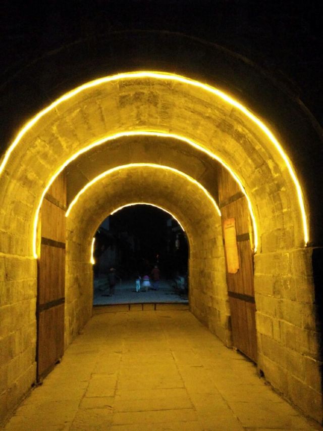 城门洞,时光的隧道.