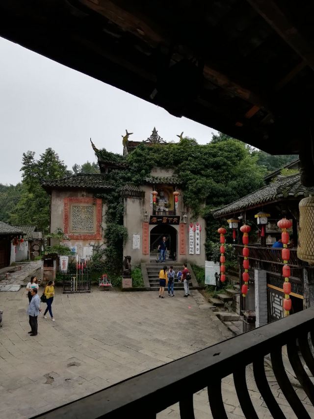 寻龙山旅游区龙隐镇