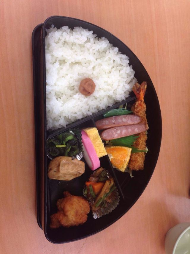 到达东京已是中午,先吃个日本快餐.