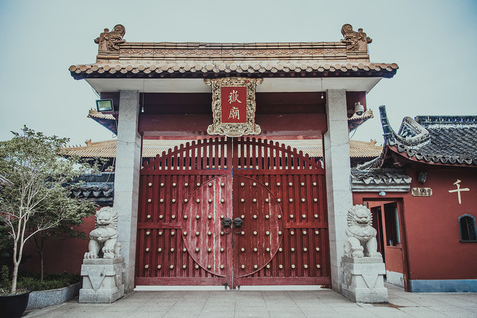 游玩攻略: 门票:12元 开放时间:8:00~17:00 岳庙 东岳行宫