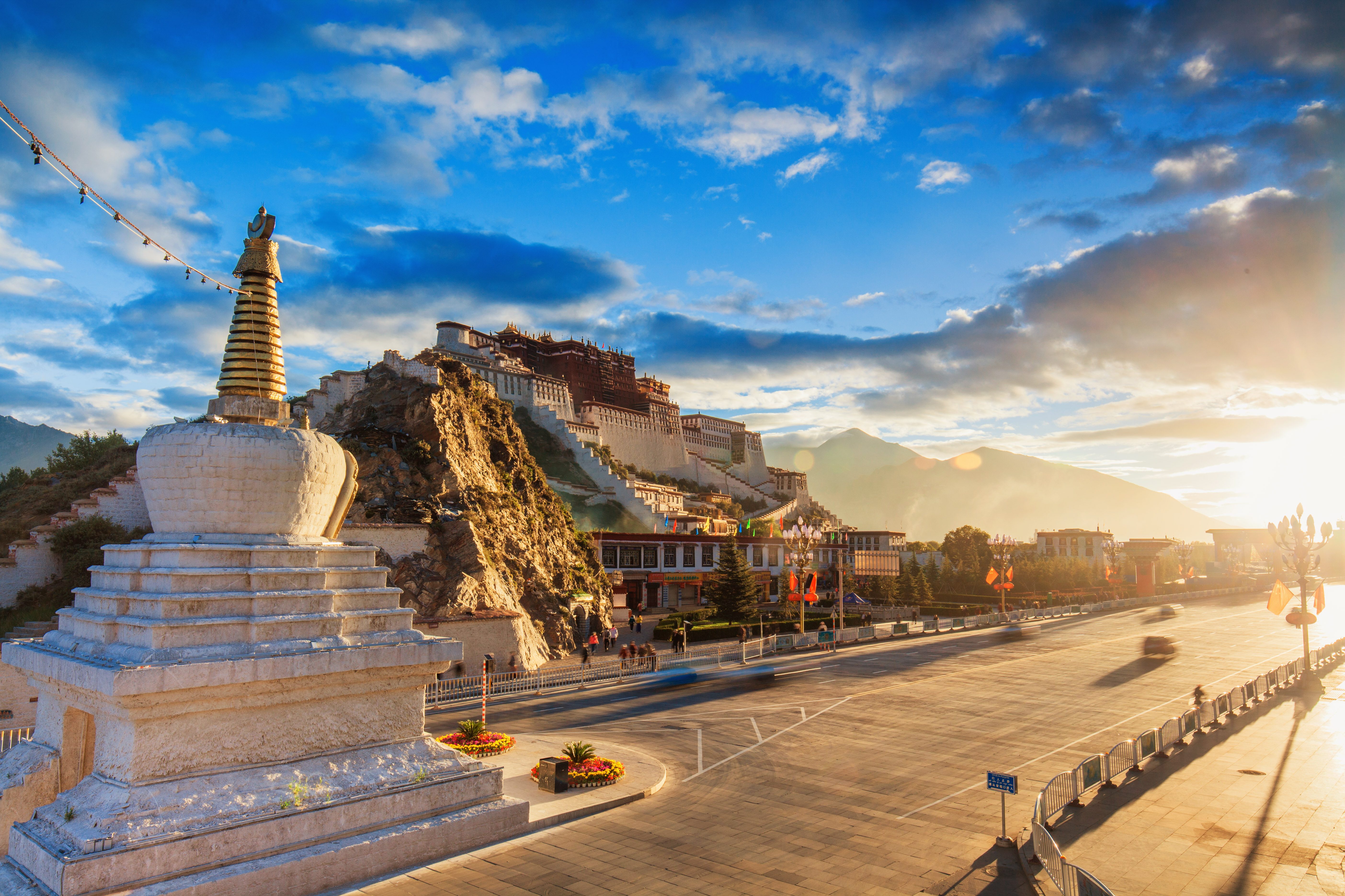 拉萨旅游人口_拉萨旅游穿衣搭配图片(2)