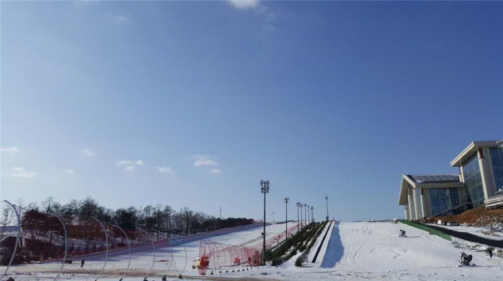 抚顺热高冰雪世界一日游含雪具滑雪戏雪雪圈一票通