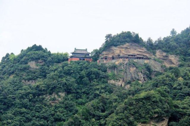 武当山玉虚岩图片