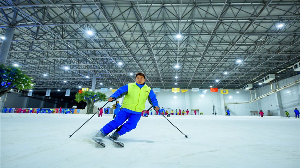 三只熊冰雪王国冰雕馆 三只熊滑雪场一日游【天天发团 四季玩转冰雪