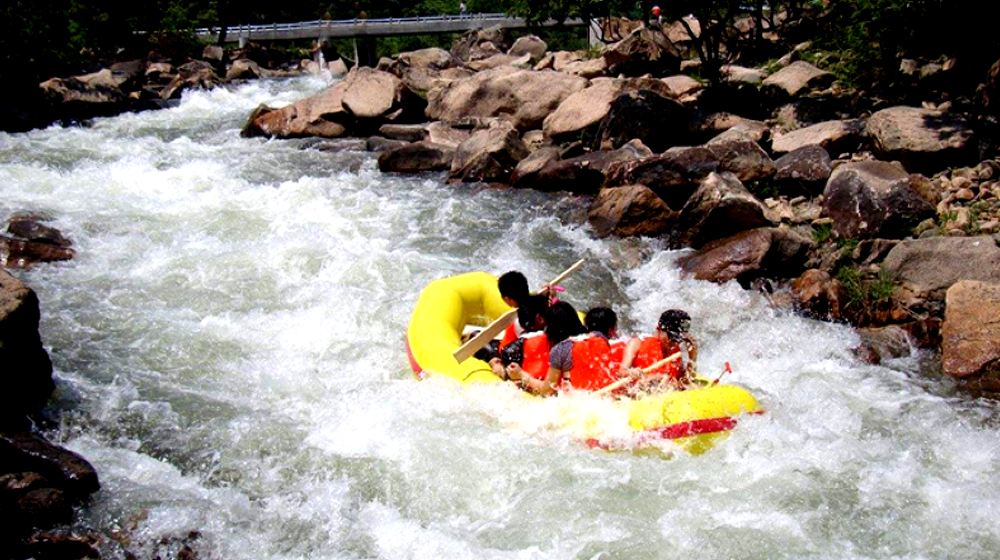 中国辽宁丹东奇石峡漂流一日游【河水清澈,水流湍急】