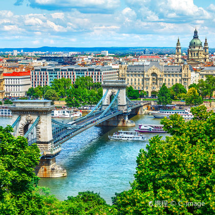 匈牙利布达佩斯多瑙河+塞切尼链桥+圣伊什特万圣殿+匈牙利国会大厦半日游