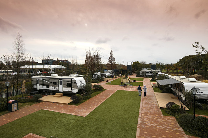 迪斯尼 【邻家露营地】 房车体验 之【后悔 · 专卖店】