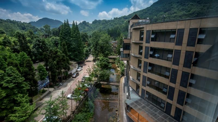 拉菲玺龙温泉酒店(崇州九龙沟店)1-3晚 双早 双人玺龙温泉畅泡【天然