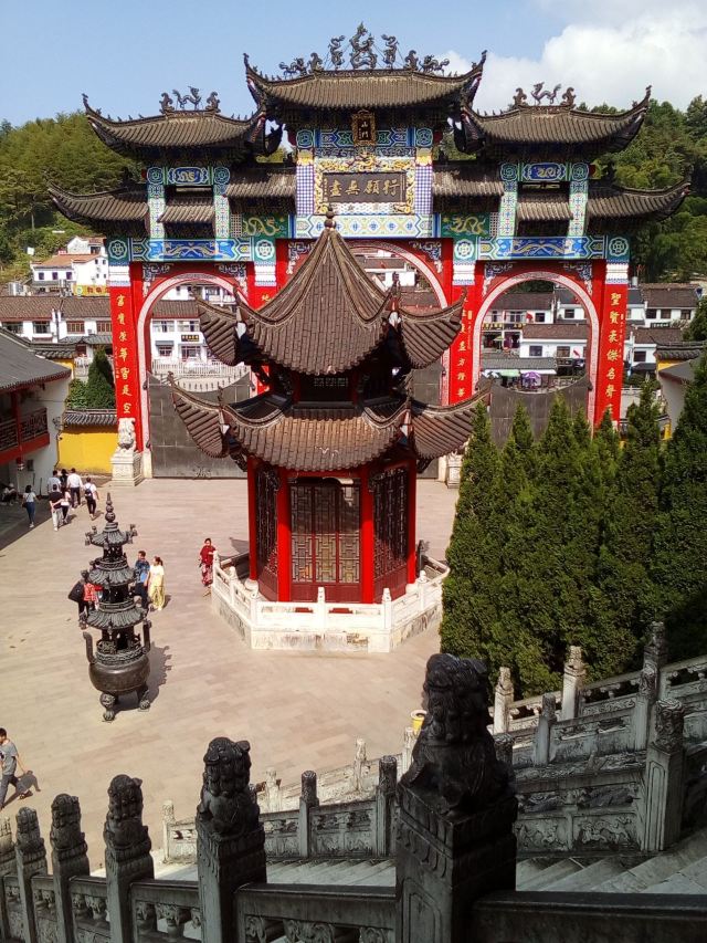肉身殿北大门