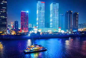 岳麓山+爱晚亭+湖南博物院+湘江游轮+火宫殿+橘子洲一日游【安排百年老店-坡子街[火宫殿总店]，品尝湖湘特色小吃，饕餮美食让您流连忘返】