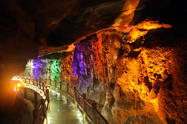 天谷·天然地下画廊,也是国家4a级旅游区,位于沂蒙生态第一乡,"红嫂