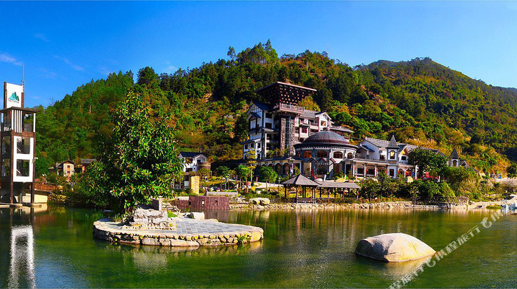 雲浮新興天露山溫泉養生度假酒店 天露山門票 梅溪小鎮 森林棧道