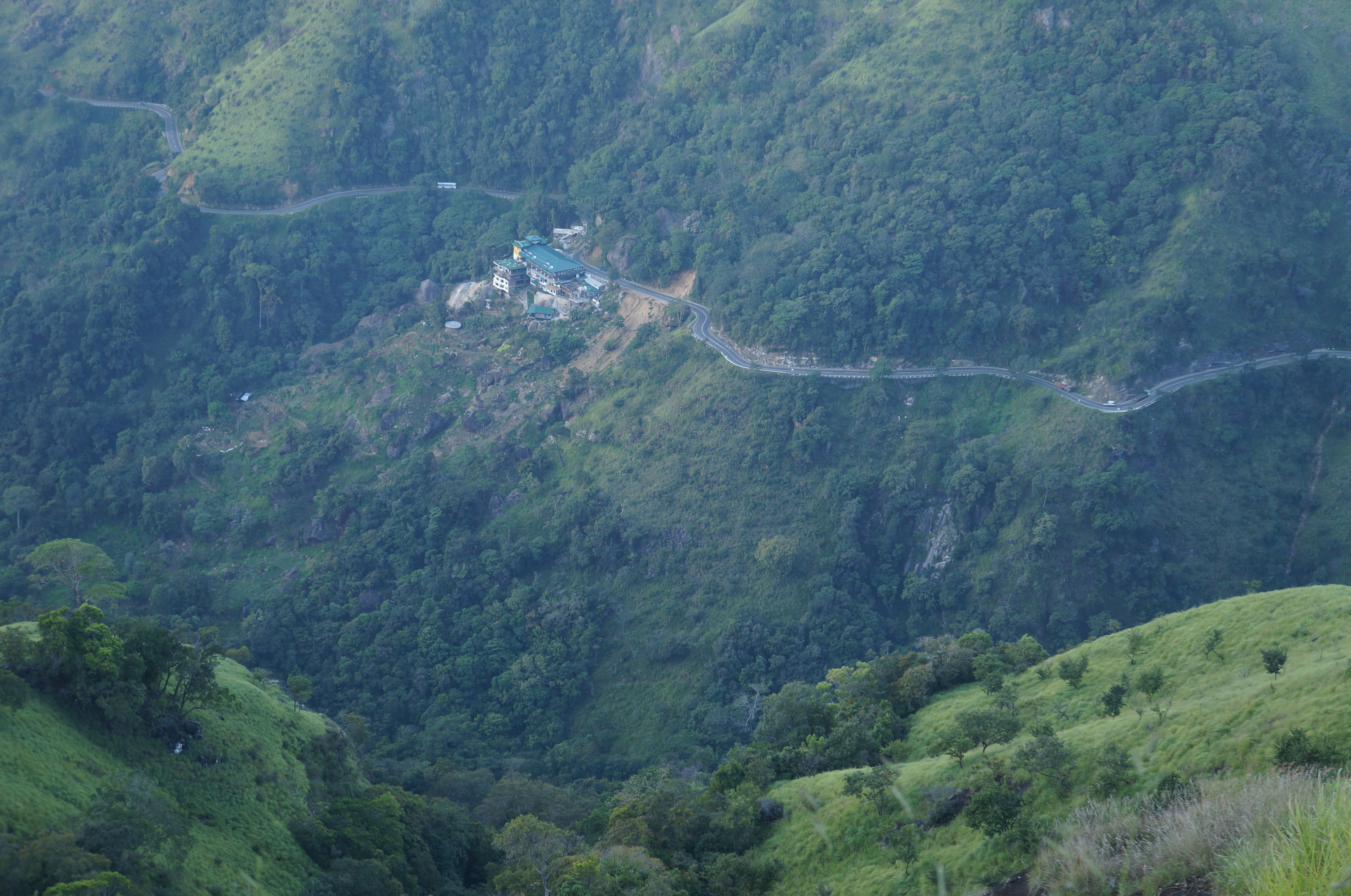 俯瞰埃勒峡谷 小亚当峰