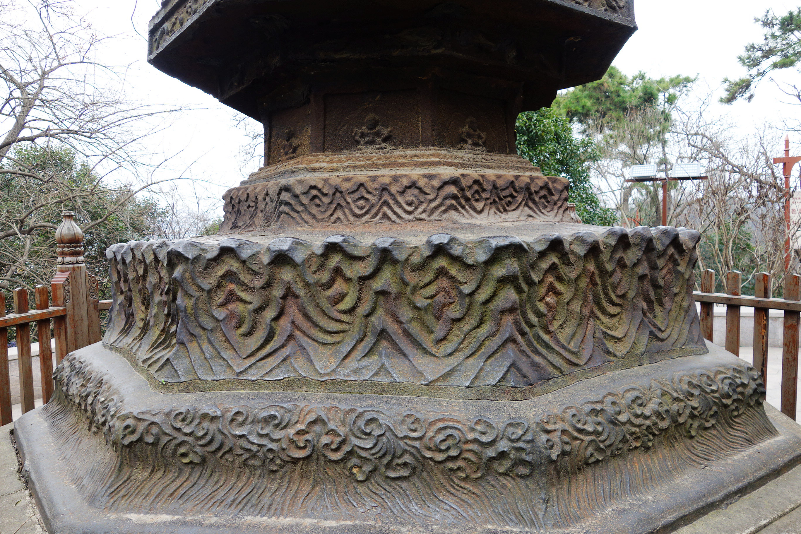 精美绝伦的莲花座塔基 北固山