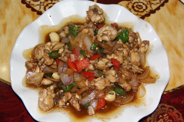 九华山特色菜,下面这些全是我老婆的手艺哦 分别是徽州臭鳜鱼,笋干