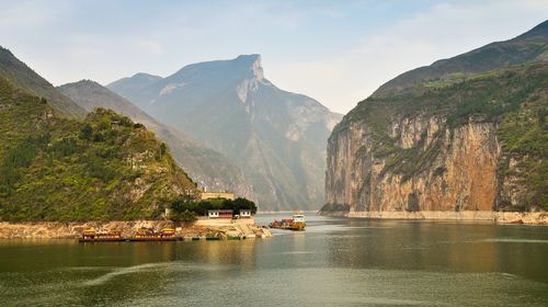 重庆到宜昌4天3晚长江三峡旅游 朝天门