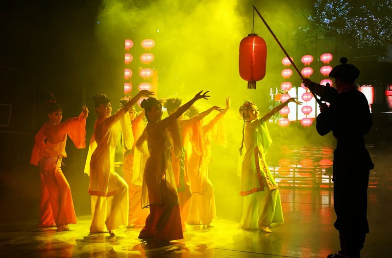 精彩的舞蹈秀--常熟中服摩登天堂观演记