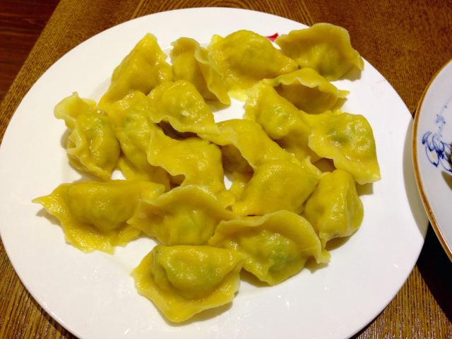 这个是黄花鱼水饺,我最爱吃黄鱼,吃起来很嫩,沾上蒜泥更好吃