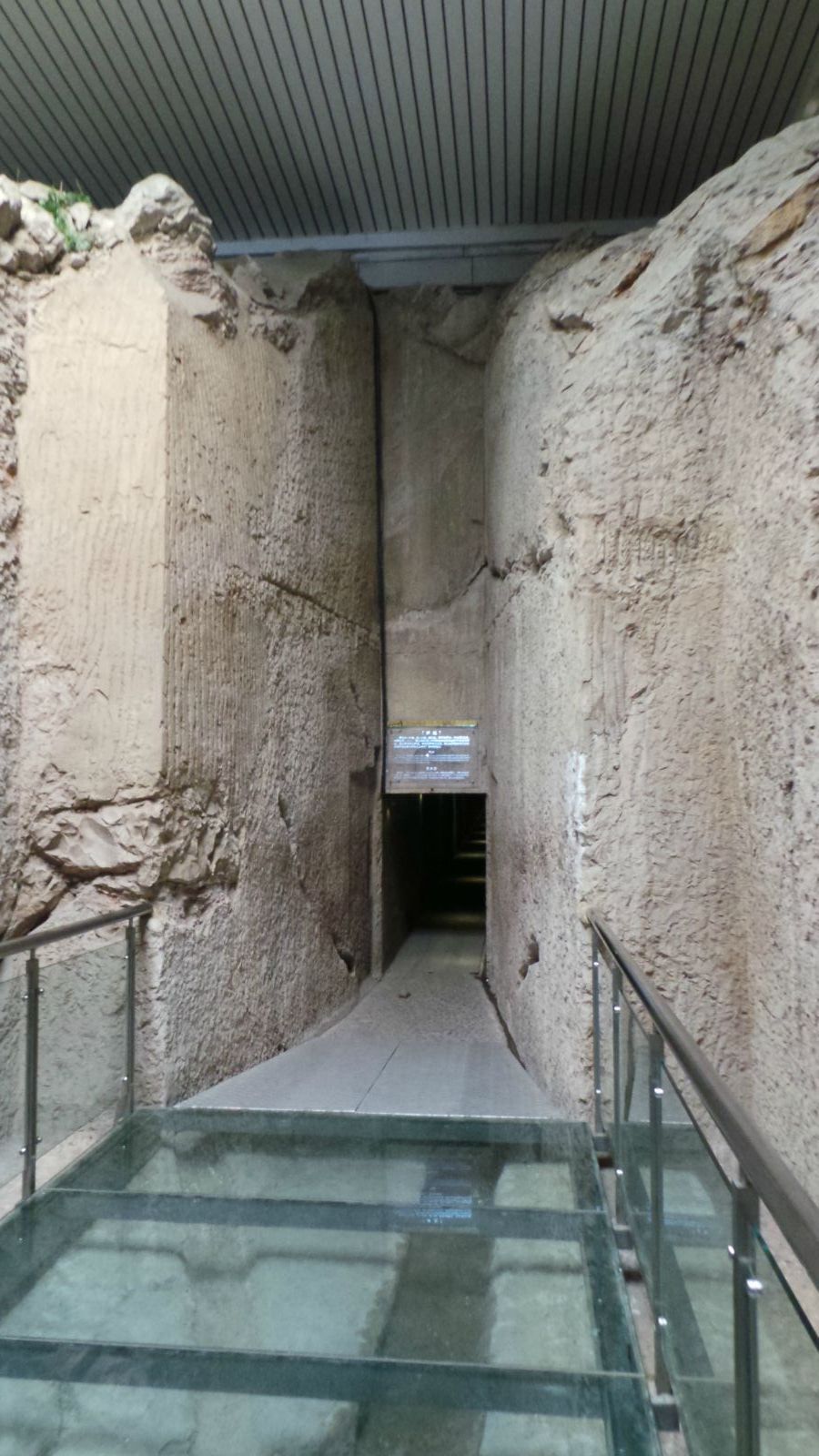 长长的甬道 龟山汉墓