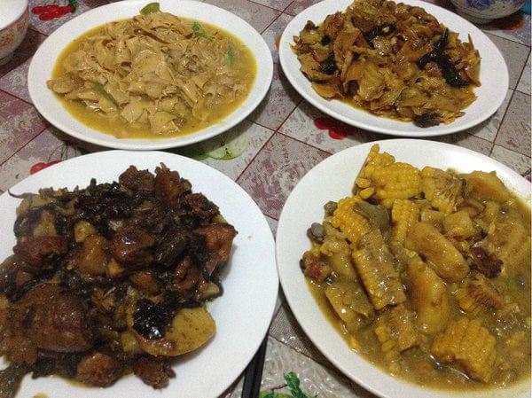 我们的晚餐!四个人四个菜~分量足!很满意