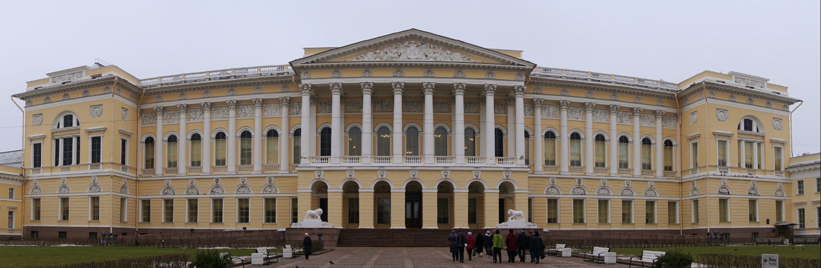 这只是它的主楼而已. 俄罗斯国家博物馆