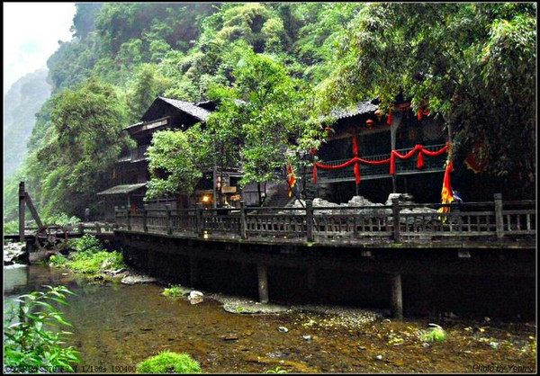 靈秀湖北:雨中三峽人家